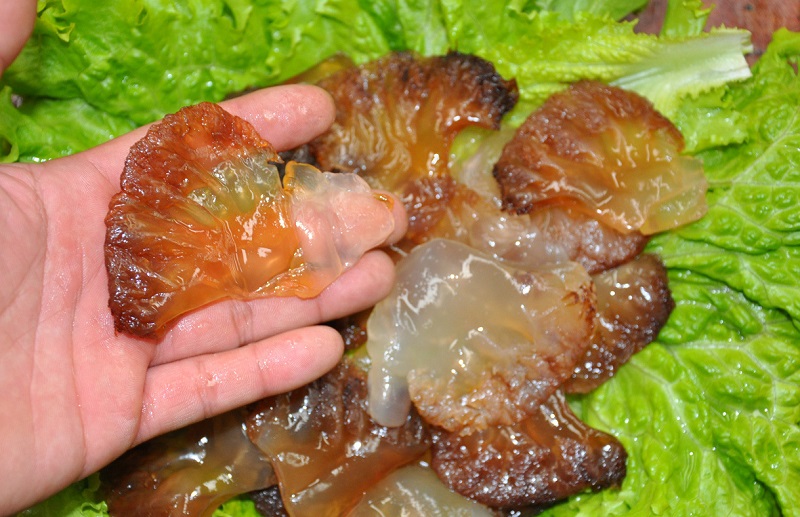 濟(jì)南海鮮市場(chǎng)迎來(lái)旺季，掌握挑選海蜇的實(shí)用技巧