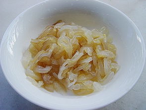 夏日清爽美味 青瓜拌海蜇的做法詳解